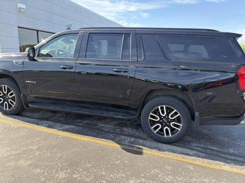 Onyx Black 2023 GMC Yukon XL AT4