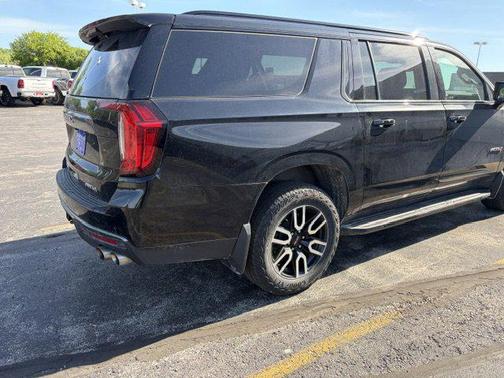 Onyx Black 2023 GMC Yukon XL AT4