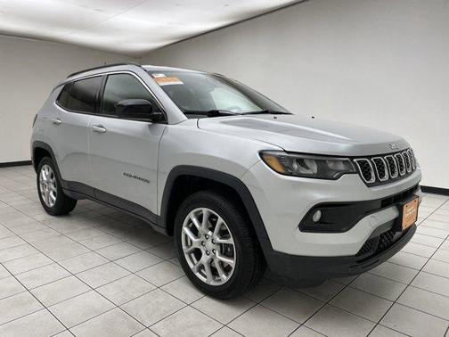 2024 Jeep Compass Latitude Lux
