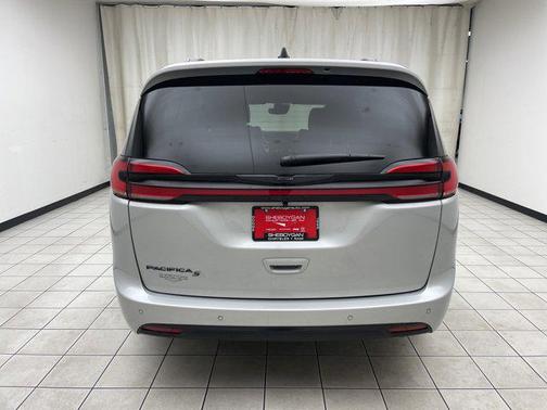 Silver Mist Clearcoat 2026 Chrysler Pacifica L