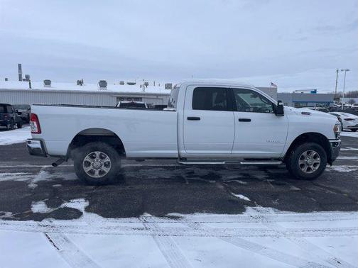 2024 RAM 2500 Big Horn Crew Cab 4x4 8' Box