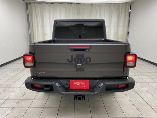 Granite Crystal Metallic Clearcoat 2022 Jeep Gladiator Sport S