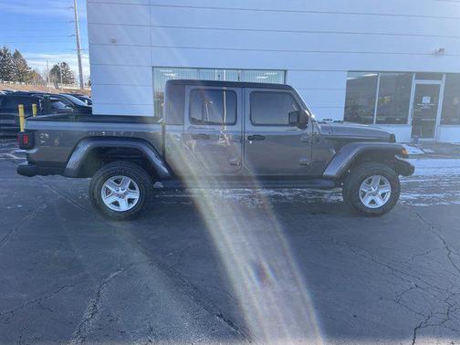 2022 Jeep Gladiator Sport S