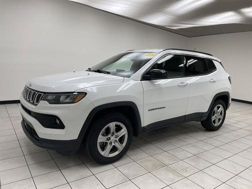 Bright White Clearcoat 2024 Jeep Compass Latitude