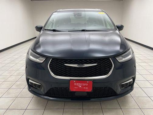 Fathom Blue Pearlcoat 2023 Chrysler Pacifica Touring L