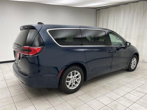Fathom Blue Pearlcoat 2023 Chrysler Pacifica Touring L