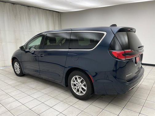 Fathom Blue Pearlcoat 2023 Chrysler Pacifica Touring L