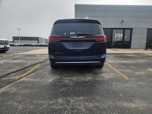 Fathom Blue Pearlcoat 2023 Chrysler Pacifica Touring L