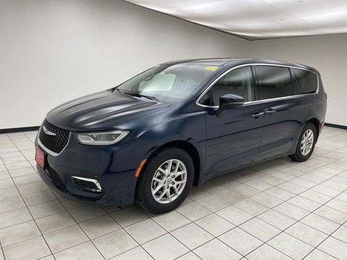 Fathom Blue Pearlcoat 2023 Chrysler Pacifica Touring L