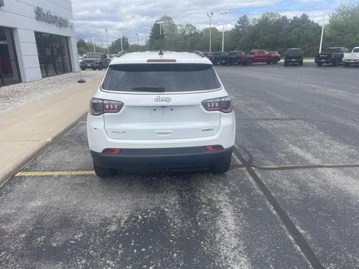 Bright White Clearcoat 2024 Jeep Compass Latitude