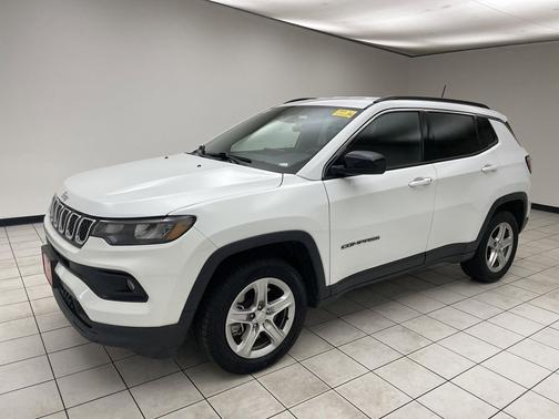 Bright White Clearcoat 2024 Jeep Compass Latitude