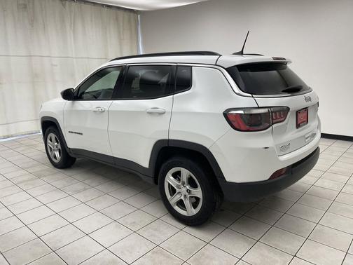 Bright White Clearcoat 2024 Jeep Compass Latitude