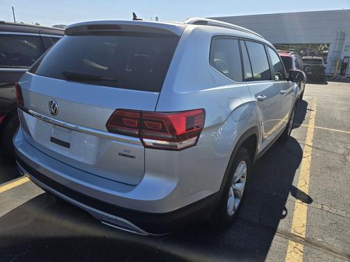 Reflex Silver Metallic 2019 Volkswagen Atlas 3.6L SE w/Technology