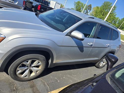 Reflex Silver Metallic 2019 Volkswagen Atlas 3.6L SE w/Technology