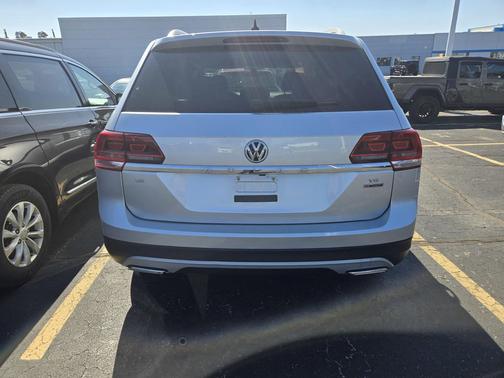 Reflex Silver Metallic 2019 Volkswagen Atlas 3.6L SE w/Technology