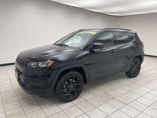 Diamond Black Crystal Pearlcoat 2026 Jeep Compass Latitude
