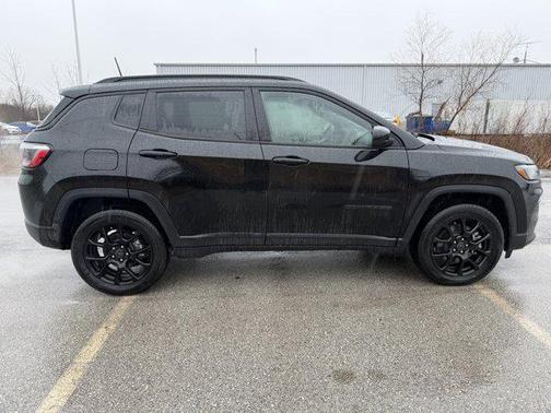Diamond Black Crystal Pearlcoat 2026 Jeep Compass Latitude