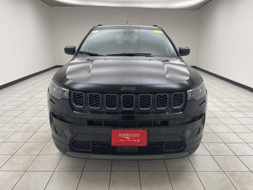 Diamond Black Crystal Pearlcoat 2026 Jeep Compass Latitude