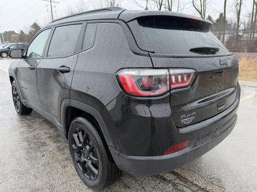 Diamond Black Crystal Pearlcoat 2026 Jeep Compass Latitude