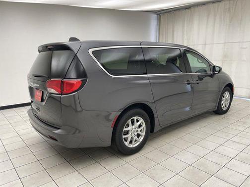 Granite Crystal Metallic Clearcoat 2023 Chrysler Voyager LX