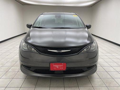 Granite Crystal Metallic Clearcoat 2023 Chrysler Voyager LX