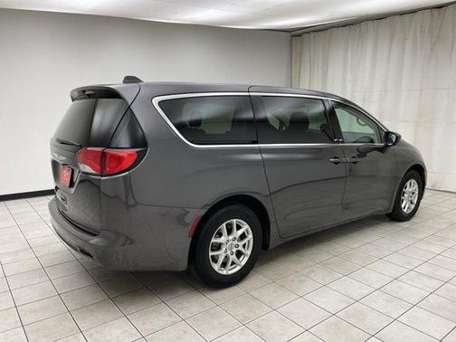 Granite Crystal Metallic Clearcoat 2023 Chrysler Voyager LX