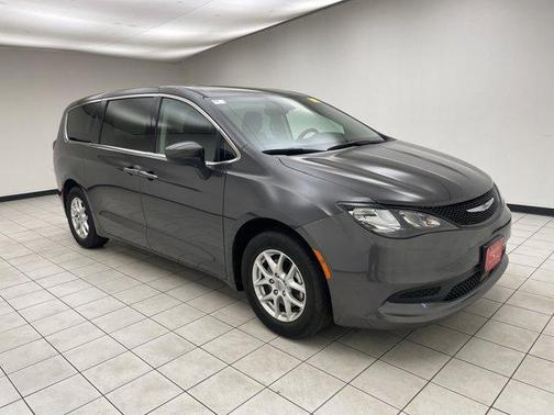 Granite Crystal Metallic Clearcoat 2023 Chrysler Voyager LX