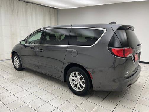Granite Crystal Metallic Clearcoat 2023 Chrysler Voyager LX