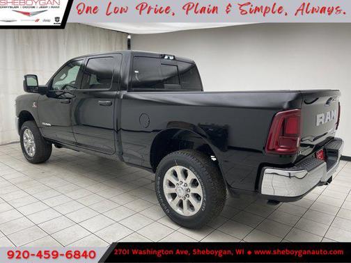Diamond Black Crystal Pearlcoat 2026 RAM 3500 Big Horn Crew Cab 4x4 6'4' Box