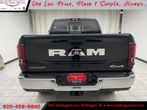 Diamond Black Crystal Pearlcoat 2026 RAM 3500 Big Horn Crew Cab 4x4 6'4' Box