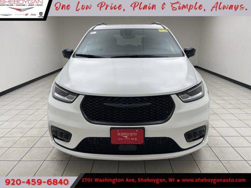 Bright White Clearcoat 2026 Chrysler Pacifica Limited