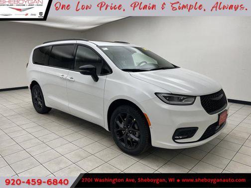 Bright White Clearcoat 2026 Chrysler Pacifica Limited
