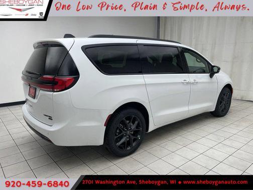 Bright White Clearcoat 2026 Chrysler Pacifica Limited