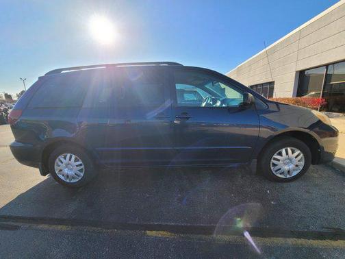 2005 Toyota Sienna LE