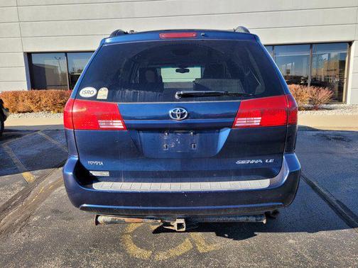 2005 Toyota Sienna LE
