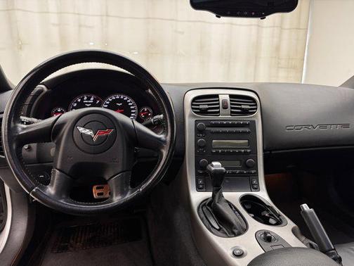 Machine Silver Metallic 2005 Chevrolet Corvette Base