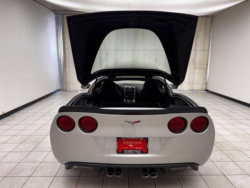 Machine Silver Metallic 2005 Chevrolet Corvette Base