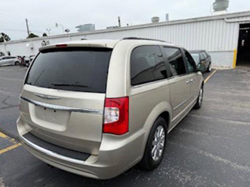2016 Chrysler Town & Country Touring