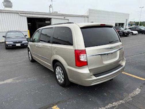 2016 Chrysler Town & Country Touring