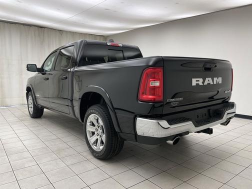 Diamond Black Crystal Pearlcoat 2025 RAM 1500 Big Horn/Lone Star