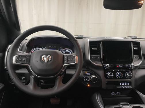Diamond Black Crystal Pearlcoat 2025 RAM 1500 Big Horn/Lone Star