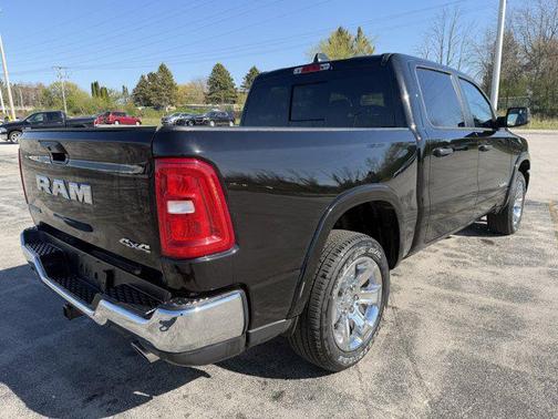 Diamond Black Crystal Pearlcoat 2025 RAM 1500 Big Horn/Lone Star