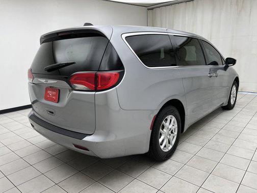 2021 Chrysler Voyager LX