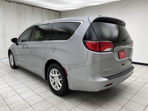 2021 Chrysler Voyager LX
