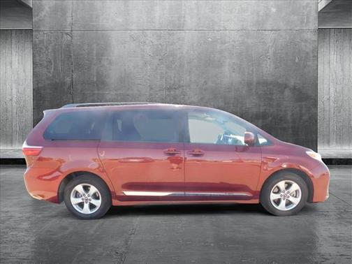 2019 Toyota Sienna LE