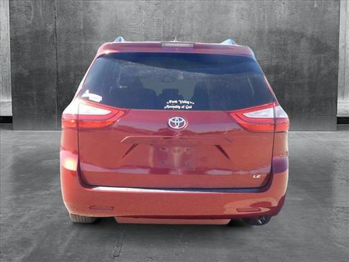 2019 Toyota Sienna LE