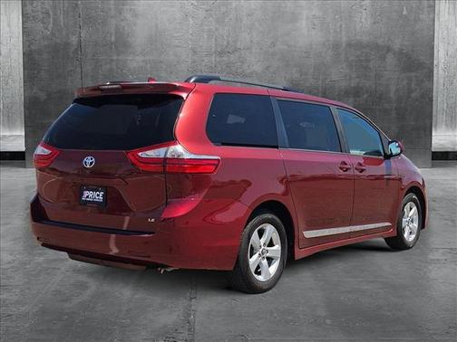 2019 Toyota Sienna LE