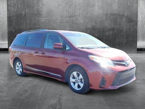 2019 Toyota Sienna LE