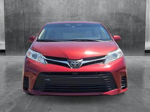 2019 Toyota Sienna LE