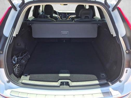 Crystal White Metallic 2021 Volvo XC60 Recharge Plug-In Hybrid T8 Inscription Expression